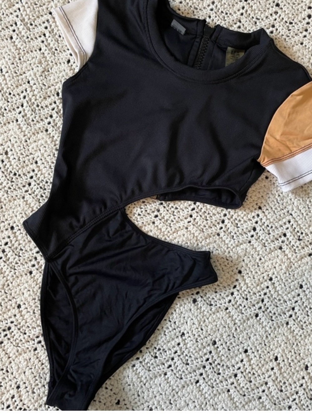 Minimale Animale Colorblock One-Piece Cutout Swimsuit